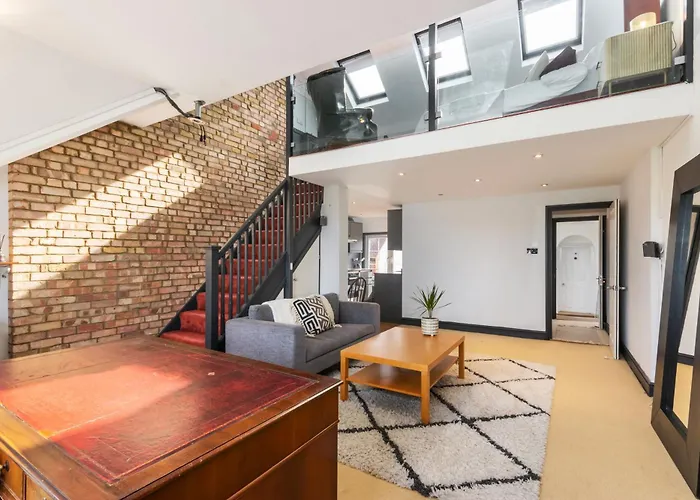 Designer 1 Bed Loft Apartment, Sw16
