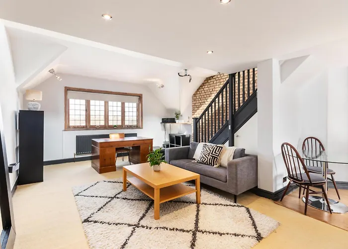 Designer 1 Bed Loft Apartment, Sw16